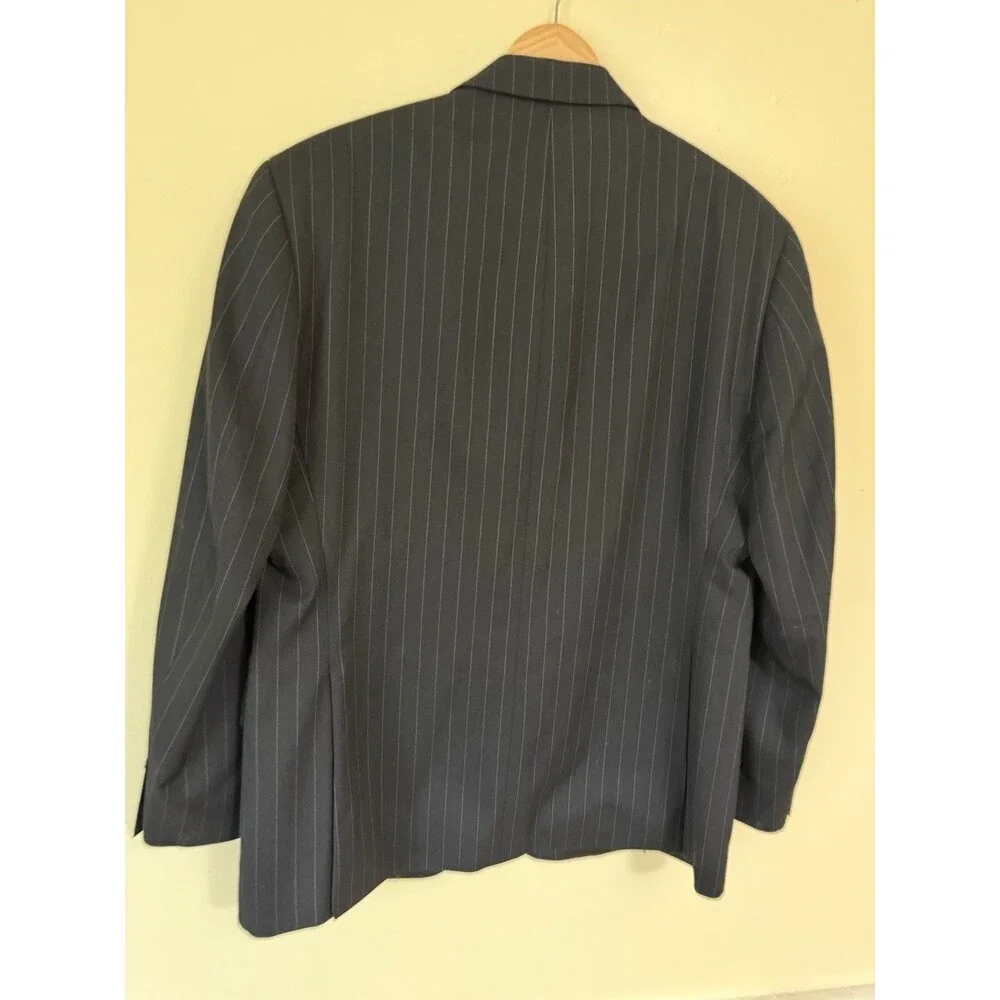 Chaps Sophisticated Men Pinstriped Suit Size 40S Retails for over $200